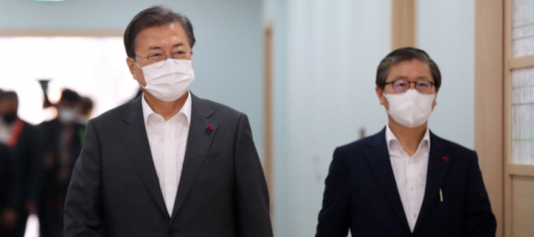 문재인 대통령(左), 변창흠 국토교통부 장관 후보자. (사진=연합뉴스)