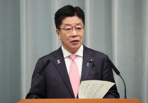 가토 가쓰노부 일본 관방장관은 8일 정례 기자회견에서 이날 오전 한국 법원이 일본 정부가 '일본군 위안부' 피해 호소인 12명에게 각 1억원을 지급해야 한다는 판결을 내린 데 대해 '수용할 수 없다'는 뜻을 분명히 했다.(사진=로이터)