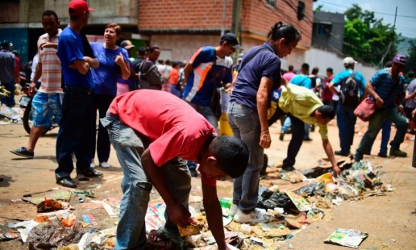 한 시절 산유국으로서 부를 향유했던 베네수엘라는 국민 모두가 포퓰리즘, 사회주의를 선호한 덕에 거지 국가가 되어 쓰레기통을 뒤지는 신세로 전락했다.