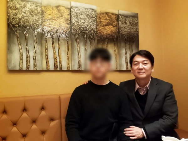 안철수 국민의당 대표가 지난 11일 부산에서 북한으로부터 피살당한 해양수산부 공무원의 아들을 만났다. (사진=국민의당 제공)