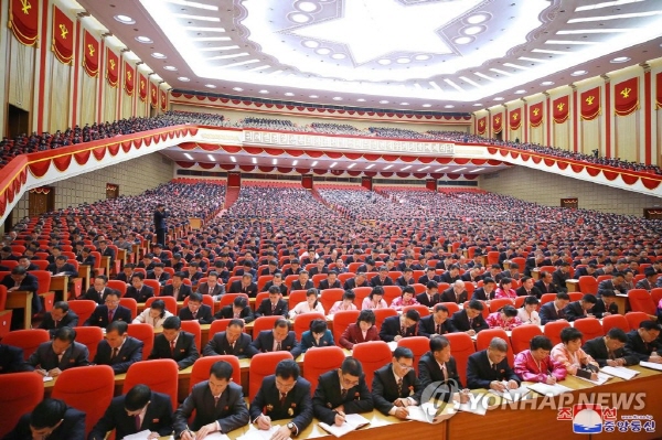 北 조선노동당 제8차 대회 참가자들이 지난 13일 평양에서 강습 모임을 했다고 조선중앙통신이 14일 보도했다. 2021.1.14(사진= 연합뉴스, 평양 조선중앙통신)