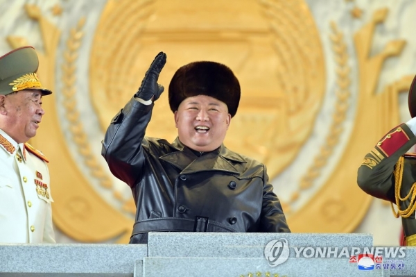 김정은, 어제 당대회 기념 야간열병식 참석(연합뉴스)