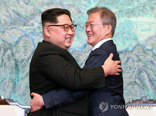 문재인 대통령(右), 북한 김정은. (사진=연합뉴스)