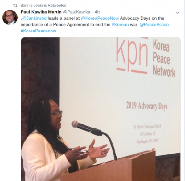 젠킨스가 2019년 친북세력이 주최한 KPN에서 연설하고 있다.