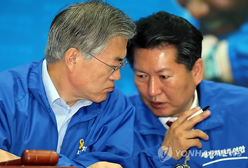 문재인 대통령(左), 정청래 더불어민주당 의원. (사진=연합뉴스)