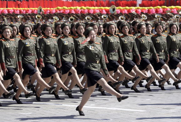 북한 여군의 열병식 모습 [사진=연합뉴스]