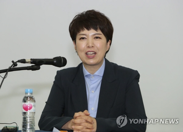 국민의힘 당권에 도전하는 김은혜 의원이 23일 오전 대구시당에서 기자간담회를 하고 있다. 2021.5.23(사진=연합뉴스)