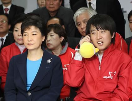 박근혜 전 대통령(左), 이준석 국민의힘 대표. (사진=연합뉴스)