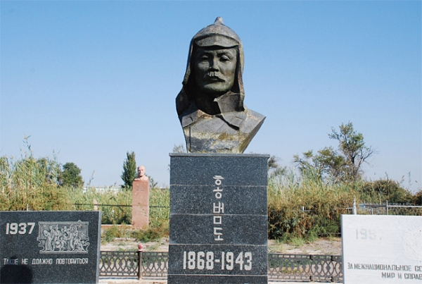 카자흐스탄 남부 크즐오르다에 있는 홍범도의 묘역.