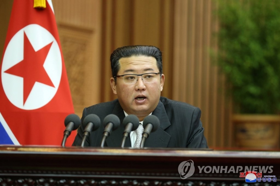 김정은이 지난 29일 평양 만수대의사당에서 열린 최고인민회의 제14기 제5차 회의 2일 회의에서 시정연설을 하고 있다.