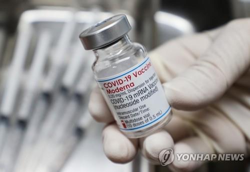 지난 21일(현지시간) 미국 질병통제예방센터(CDC)는 얀센 백신과 모더나 백신의 교차접종(부스터샷)을 승인했다. [사진=연합뉴스]