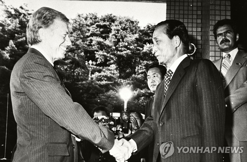 1979년 한국을 공식방문한 지미 카터 전 미국 대통령과 박정희 전 대통령.(사진=연합뉴스)