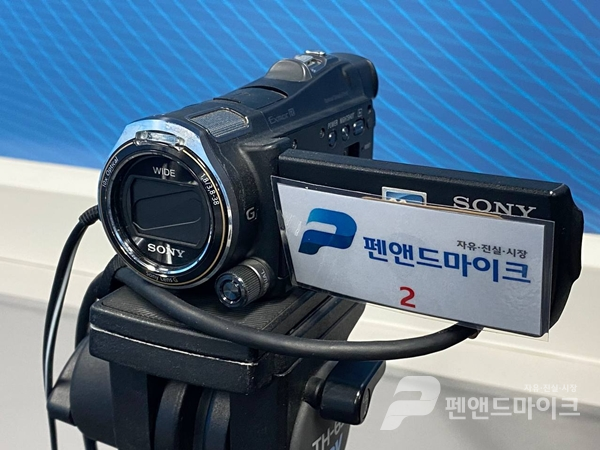‘정규재TV’ 개설 당시 처음 구입한 중고 비디오카메라. 2022. 12. 14. / 사진=박순종 기자