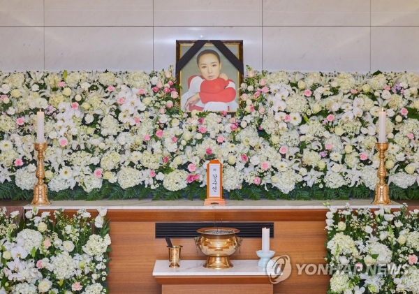영화배우 강수연씨의 빈소가 8일 오전 서울 강남구 삼성서울병원 장례식장에 마련됐다. [사진=연합뉴스]