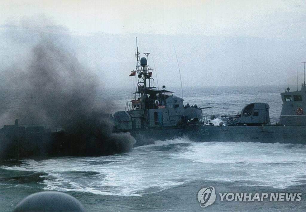 북한 경비정과 충돌하는 해군 고속정.(사진=연합뉴스 자료사진)