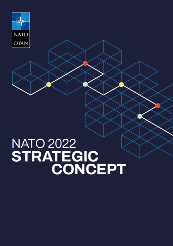 2022년 나토 '전략 개념' 표지. 이번 나토의 '신 전략 개념'에는 러시아, 중국, 테러리즘, 우주, 기후 변화 등 나토가 당면한 다양한 문제들에 대한 정세 분석과 대응 방안이 담겼다는 분석이다.