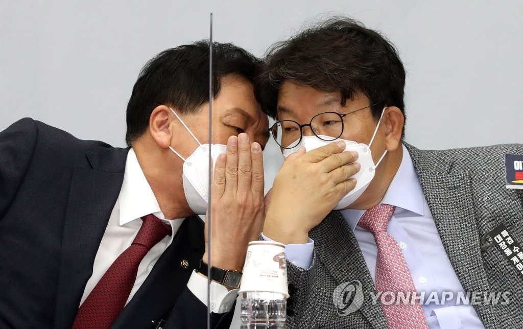 국민의힘 김기현 의원과 권성동 의원.(사진=연합뉴스)