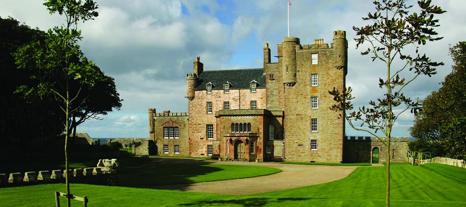 엘리자베스 2세의 어머니 엘리자베스 보우스라이언 왕비가 1952년 남편 조지 6세의 서거 이후 구입한 스코틀랜드의 '메이 성(Castle of Mey)'. 스코틀랜드 출신이기도 했던 엘리자베스 왕비는 살아 생전 '하이랜드'를 매우 좋아했던 것으로 알려졌다. [사진=메이 성 홍보 사이트