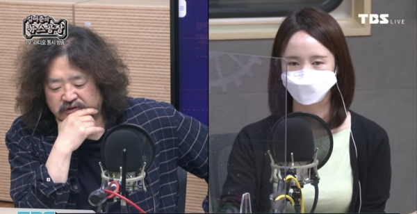 김어준씨는 22일 TBS라디오 ‘김어준의 뉴스공장’에서 김건희 여사의 모자 논란을 일으킨 데  대해  사과 대신, 변명만 했다. [사진=TBS 유튜브 캡처]