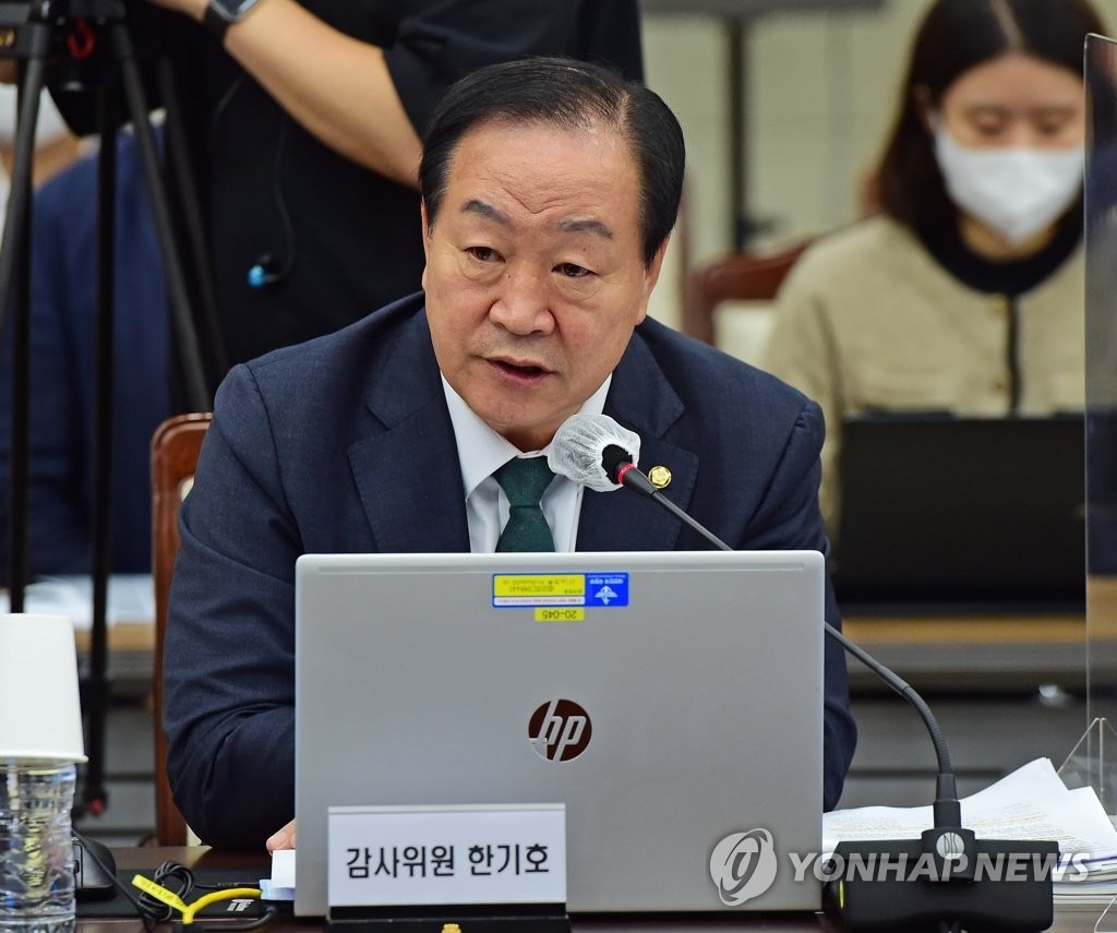 국민의힘 한기호 의원이 6일 서울 용산 합동참모본부 국정감사에서 질의하는 모습. [사진=연합뉴스]