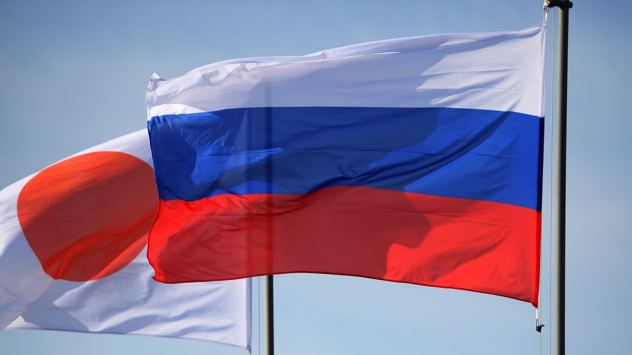 일본과 러시아의 국기.