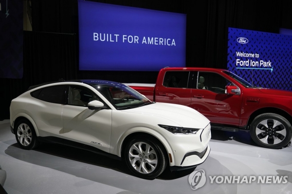 포드는 전기차의 가격을 낮추기 위해 2023년부터 머스탱 마하-E SUV 모델에 LFP배터리를  사용하겠다는 계획을 발표했다. [사진=연합뉴스]