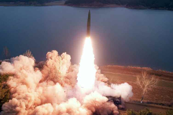 북한이 14일 황해남도 장연군 일대에서 지대지 전술탄도미사일 2발을 발사했다.