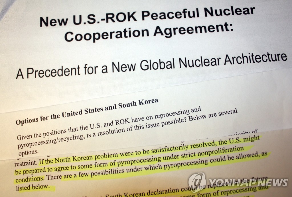 올해 시작될 한미 원자력협정 개정 협상에서 미국이 북한 핵문제 해결의 진전이 있을 경우 비확산을 보장하는 엄격한 조건하에서 한국의 사용후 핵연료 `재처리'(재활용)을 허용할 수 있다는 내용의 미국 핵전문가가 작성한 미 행정부의 입장 분석 보고서. 2010.1.13(사진=연합뉴스)
