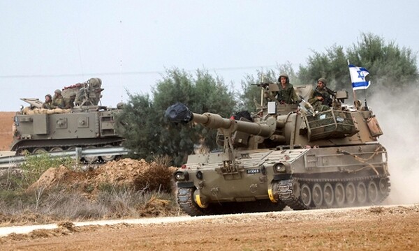 이스라엘군 가자지구 접경지로 이스라엘군 M-109 자주포가 9일(현지시간) 하마스가 지배 중인 가자지구와 맞닿은 이스라엘 남부 국경 지대로 전개되고 있다. [AFP연합]