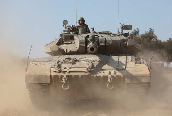 ​가자지구를 향하는 이스라엘군 탱크[로이터연합]