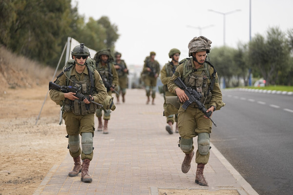 가지지구 장벽에 인근에 도착한 이스라엘 지상군. [연합뉴스]