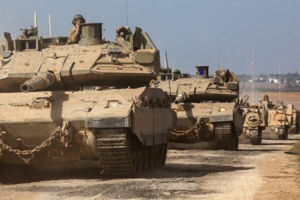 가자지구 접경에 배치되고 있는 이스라엘군 탱크. [로이터연합]