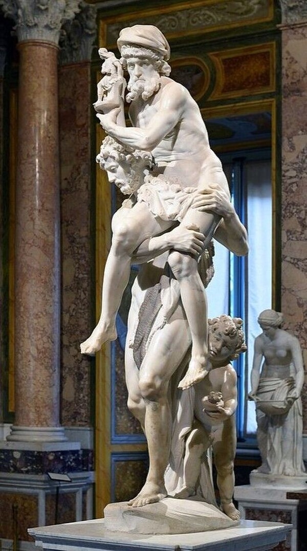 아이네아스가 아버지 앙키세스와 아들 아스카니우스를 데리고 트로이를 탈출하는 모습을 담은 조각상.