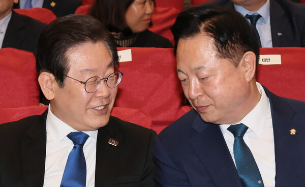 이재명 더불어민주당 대표와 김두관 의원. [연합뉴스]
