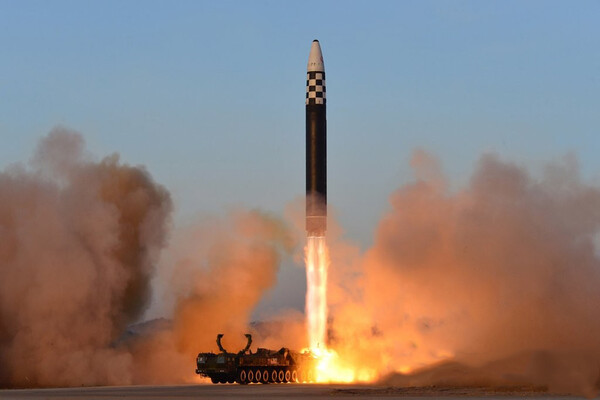 북한의 대륙간탄도미사일(ICBM) '화성-17형' 발사장면. [조선중앙통신=연합뉴스] 