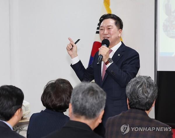 국민의힘 김기현 대표가 25일 오전 지역구인 울산시 남구에서 의정활동 보고회를 열고 발언하고 있다. [사진=연합뉴스]