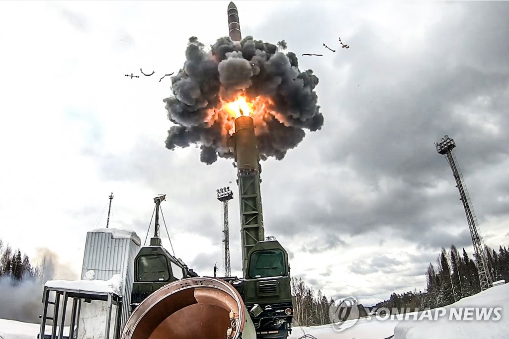 2022년 2월 19일 러시아 플레세스크 우주 기지에서 RS-24 야르스 대륙간탄도미사일(ICBM)이 시험발사되고 있다.2022.02.19(사진=연합뉴스)