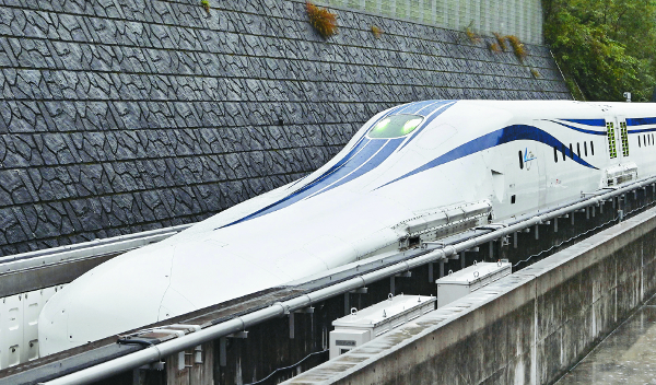 시험운행에서 시속 603km를 기록한 주오신칸센 개량형 열차.