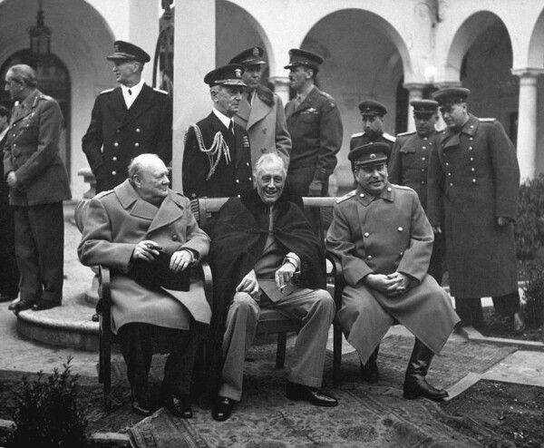 얄타 회담의 주역 윈스턴 처칠 영국 수상, 프랭클린 루즈벨트 미국 대통령, 이오시프 스탈린 소련 공산당 서기장. 