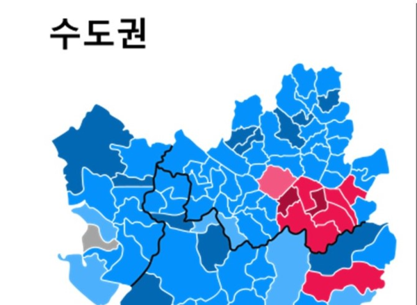 지난 21대 총선에서 민주당(파란색)이 수도권 한강벨트를  휩쓴 양상을 보여주는 그래픽, 오른쪽 붉은색 미래통합당이 당선된 지역은 한강벨트가 아닌 경기도 동북부 내륙 지역이다.