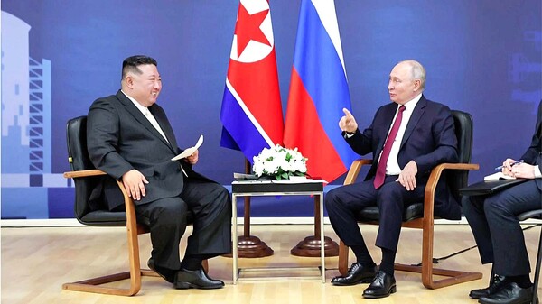 블라디미르 푸틴 러시아 대통령과 회담하는 김정은 북한 국무위원장. (사진=연합뉴스)
