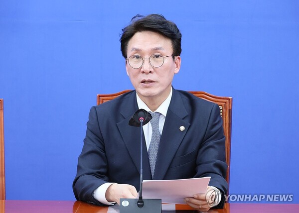 더불어민주당 김민석 의원. 그는 현재 당 총선 상황실장을 맡고 있다. [사진=연합뉴스]