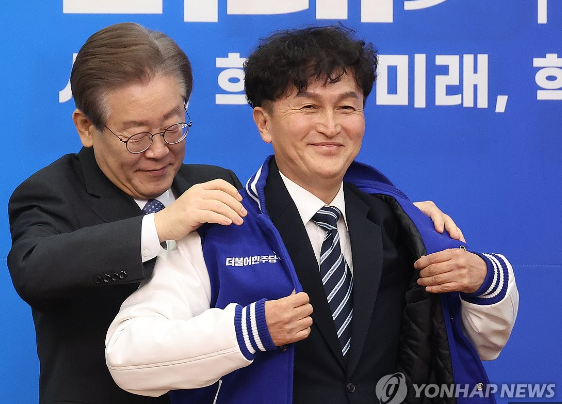 이재명 더불어민주당 대표(왼), 류삼영 전 총경(오).(사진=연합뉴스)