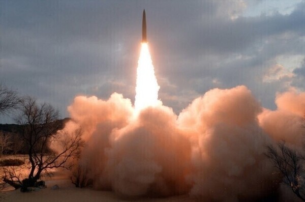 북한이 미사일을 발사하는 장면. [조선중앙통신=연합뉴스]