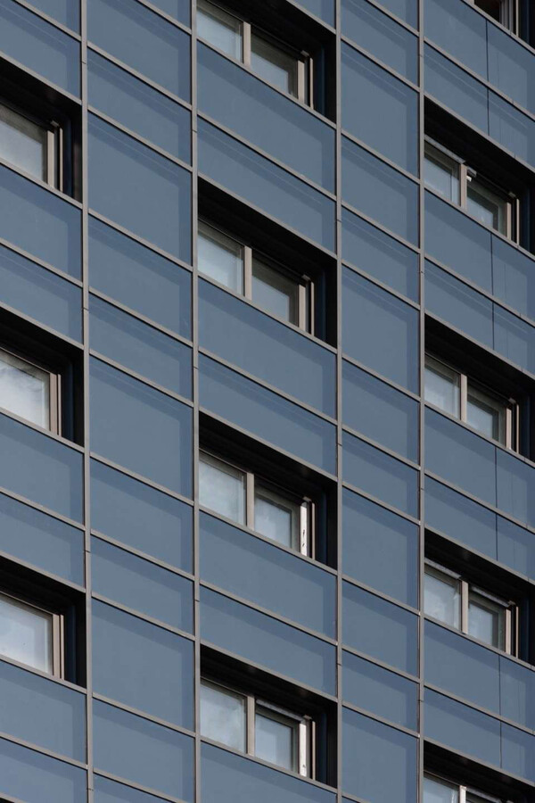 KCC글라스 커튼월 룩 전용 유리 ‘씨룩스’가 시공된 아파트 외벽 모습. [KCC글라스 제공]