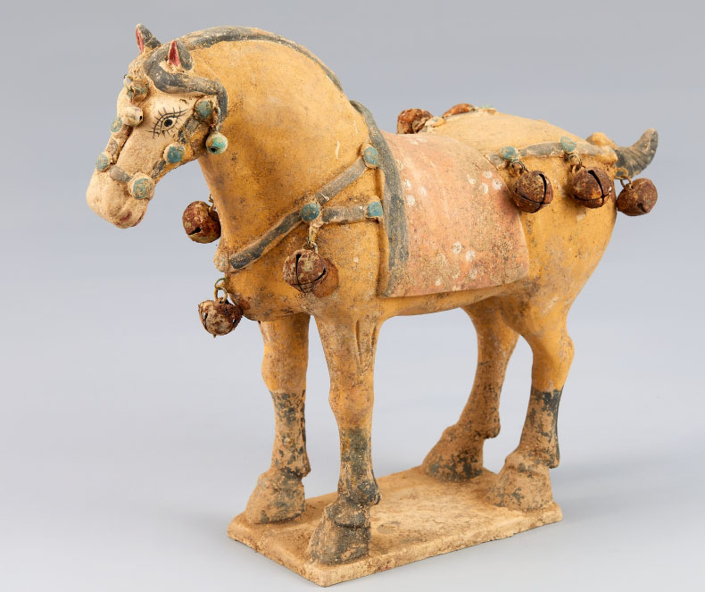 채회 말 도용, 618~907, 도기에 채색, 높이 27.3cm.