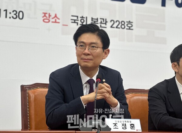 조정훈 "청년 위한다며 '폐버스 개조'·'고시원 욕조' 내놓더니, 이제와서 청년정책 간담회?"