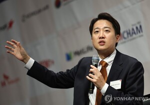 이준석, 긴급회견서 "곧 역전의 순간...<b>노무현</b>처럼 정면돌파"