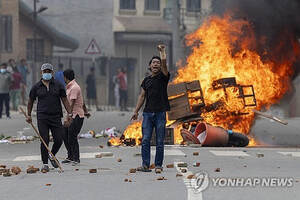 역사의 증명, <b>청년</b>을 적으로 돌린 권력은 살아남지 못한다
