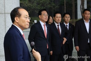 내란특검, <b>추경호</b> 밤샘조사...<b>구속영장</b> 청구 여부 <b>검토</b>